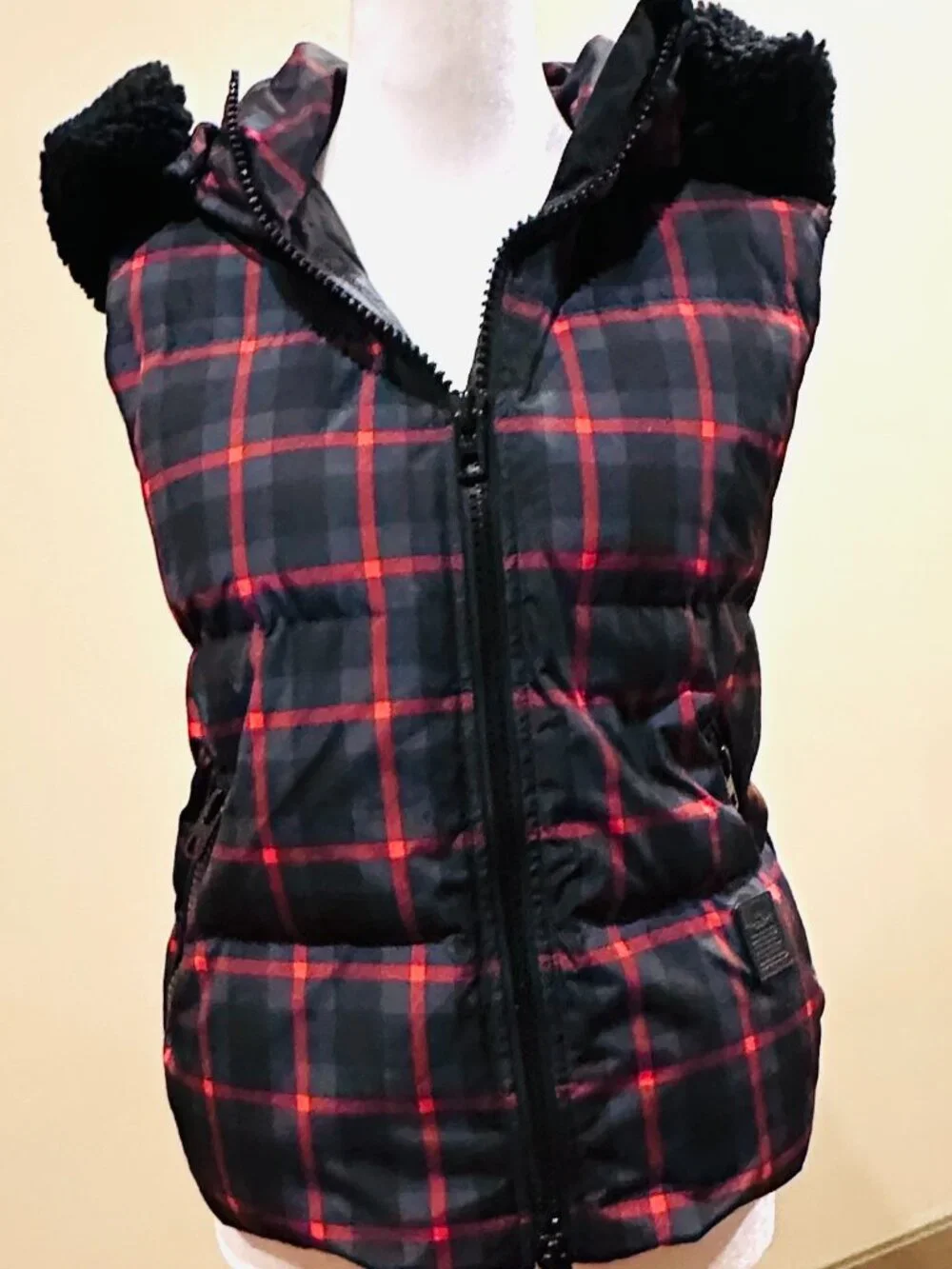 COACH PLAID PUFFER VEST MEDIUM